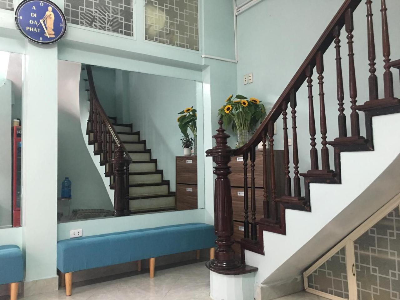 La Ava's * Hanoi